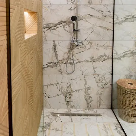 Antonakis Secret Pool & Hot Tub Hideaway