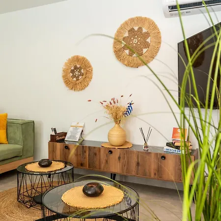 Villa Antonakis Secret Pool & Hot Tub Hideaway *