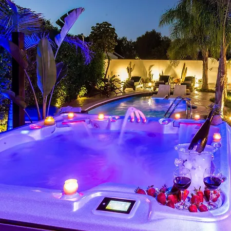 Antonakis Secret Pool & Hot Tub Hideaway Villa *