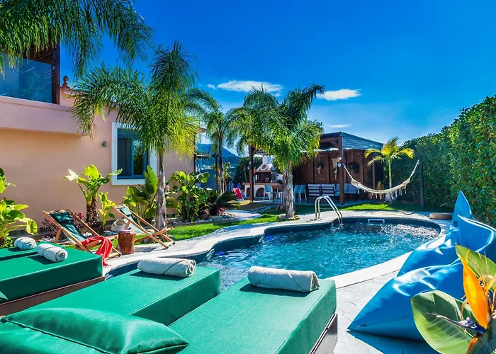 Antonakis Secret Pool & Hot Tub Hideaway *