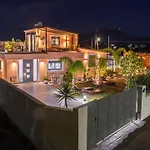 Antonakis Secret Pool & Hot Tub Hideaway Кремасти