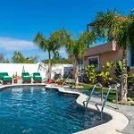 Antonakis Secret Pool & Hot Tub Hideaway