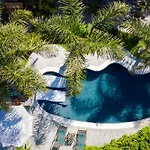 Antonakis Secret Pool & Hot Tub Hideaway וילה