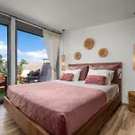 Antonakis Secret Pool & Hot Tub Hideaway