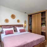 Antonakis Secret Pool & Hot Tub Hideaway וילה