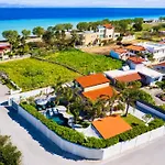 Antonakis Secret Pool & Hot Tub Hideaway *