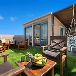 Antonakis Secret Pool & Hot Tub Hideaway וילה
