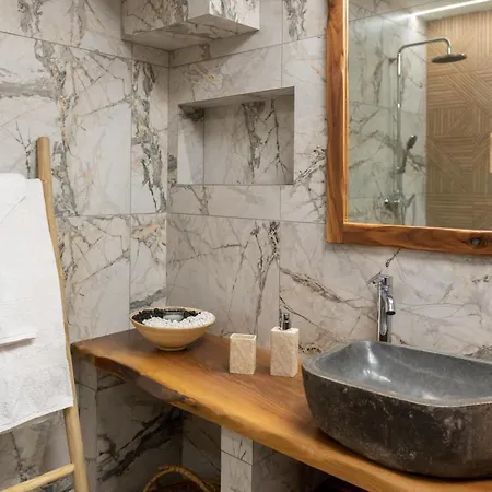 Antonakis Secret Pool & Hot Tub Hideaway Kremastí