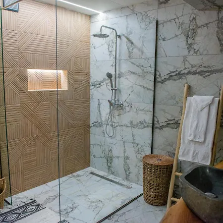 Vila Antonakis Secret Pool & Hot Tub Hideaway