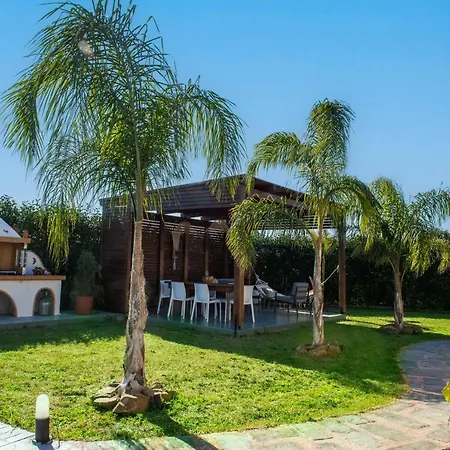 Antonakis Secret Pool & Hot Tub Hideaway Vila *