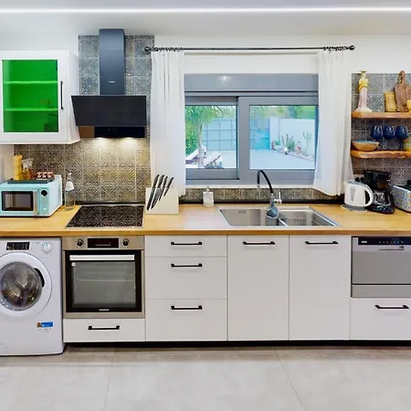 Antonakis Secret Pool & Hot Tub Hideaway Kremastí