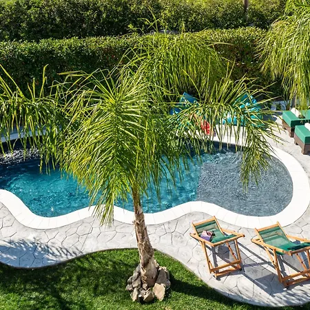 Antonakis Secret Pool & Hot Tub Hideaway Vila