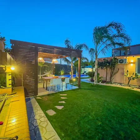 Antonakis Secret Pool & Hot Tub Hideaway Vila Kremastí