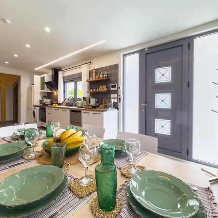 Antonakisvilla - Luxury Pool, Jacuzzi & Seaview Retreat Βίλα Κρεμαστή