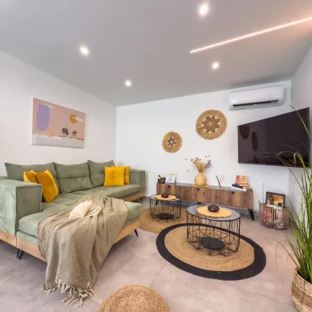 Βίλα Antonakisvilla - Luxury Pool, Jacuzzi & Seaview Retreat Κρεμαστή