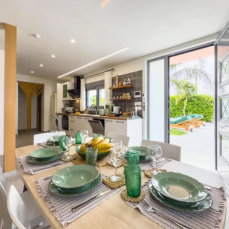 Antonakisvilla - Luxury Pool, Jacuzzi & Seaview Retreat Βίλα