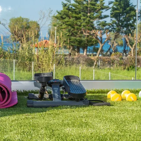 Antonakis Secret Pool & Hot Tub Hideaway Vila