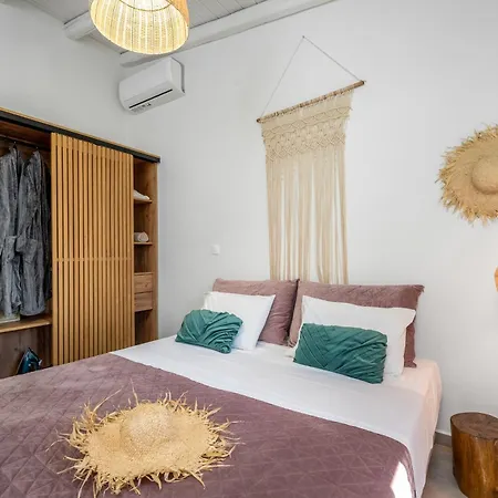 Vila Antonakis Secret Pool & Hot Tub Hideaway Kremastí