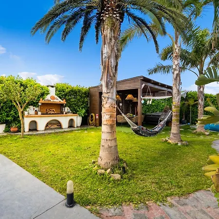 Vila Antonakis Secret Pool & Hot Tub Hideaway Kremastí