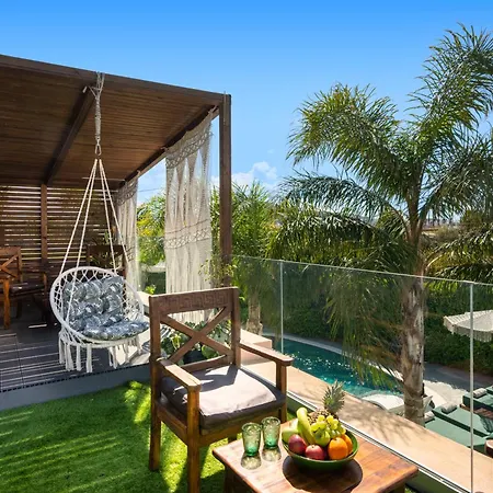 Antonakis Secret Pool & Hot Tub Hideaway Vila *