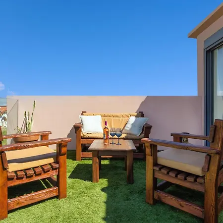 Vila Antonakis Secret Pool & Hot Tub Hideaway Kremastí