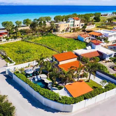 Antonakis Secret Pool & Hot Tub Hideaway *
