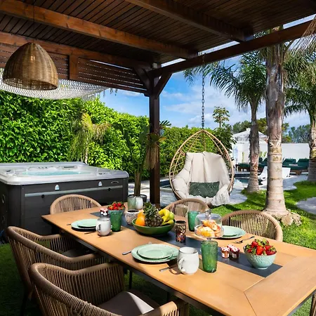 Vila Antonakis Secret Pool & Hot Tub Hideaway *