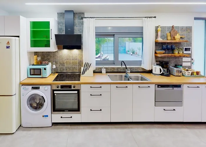 Antonakis Secret Pool & Hot Tub Hideaway קרמסטי