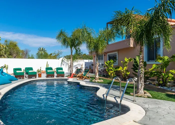 Antonakis Secret Pool & Hot Tub Hideaway