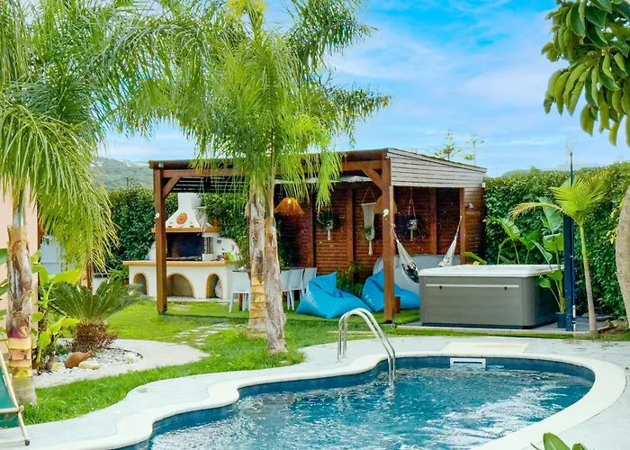 Antonakis Secret Pool & Hot Tub Hideaway *