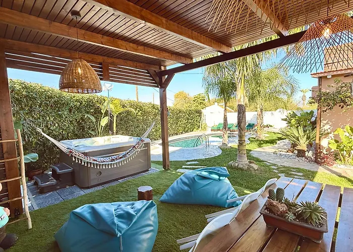 Antonakis Secret Pool & Hot Tub Hideaway *