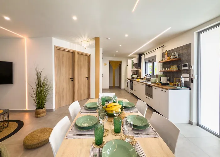 Antonakis Secret Pool & Hot Tub Hideaway