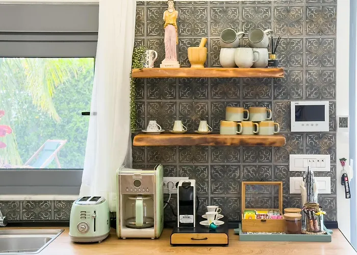 Antonakis Secret Pool & Hot Tub Hideaway クレマスティ