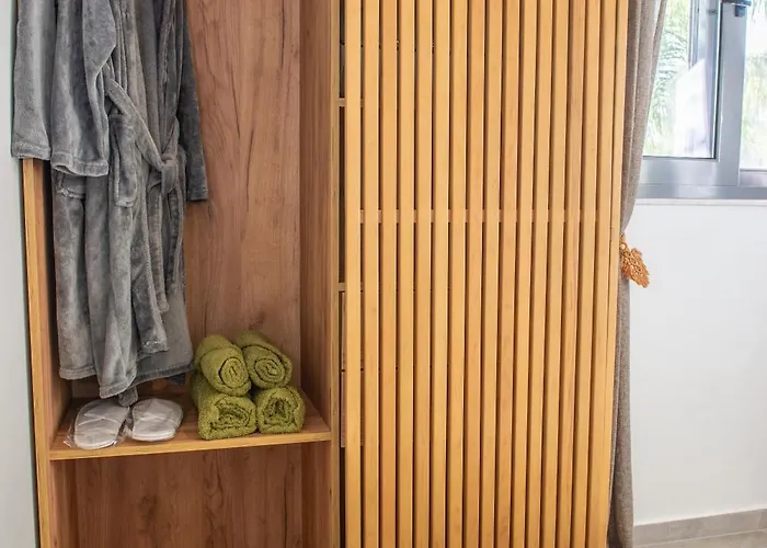 Antonakis Secret Pool & Hot Tub Hideaway וילה