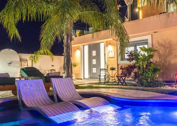 Antonakis Secret Pool & Hot Tub Hideaway クレマスティ