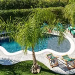 Antonakis Secret Pool & Hot Tub Hideaway Vilă