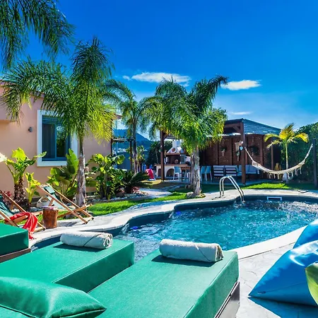 Antonakis Secret Pool & Hot Tub Hideaway *