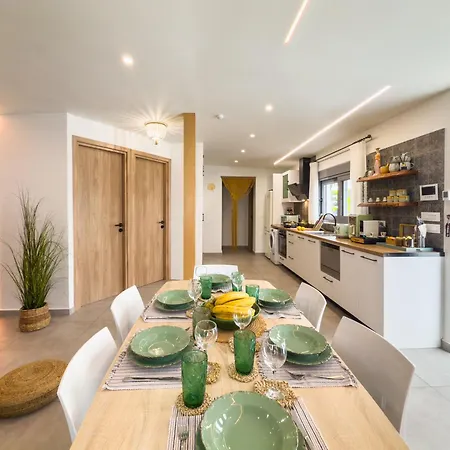 Antonakis Secret Pool & Hot Tub Hideaway