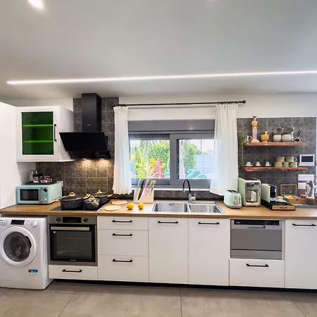 فيلة Antonakis Secret Pool & Hot Tub Hideaway