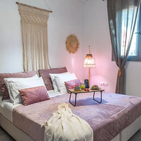 Antonakis Secret Pool & Hot Tub Hideaway