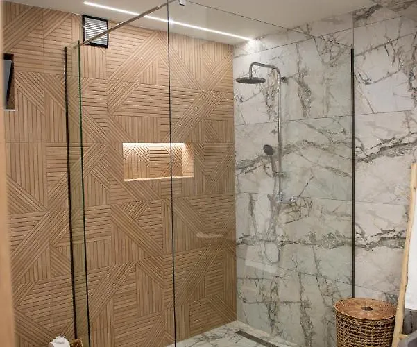 Villa Antonakis Secret Pool & Hot Tub Hideaway *