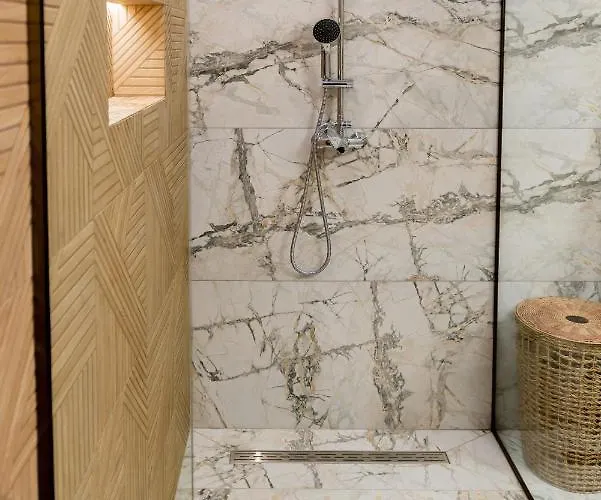 Antonakis Secret Pool & Hot Tub Hideaway