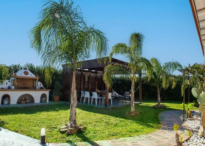 Antonakis Secret Pool & Hot Tub Hideaway Vila *