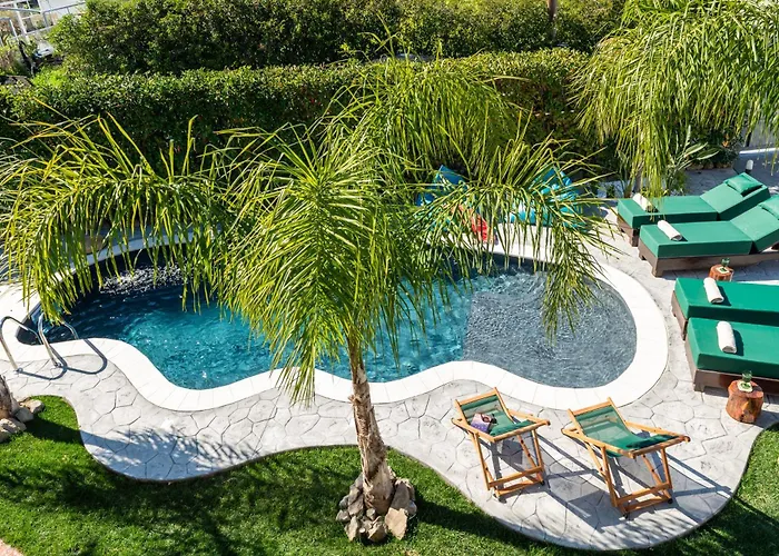 Antonakis Secret Pool & Hot Tub Hideaway Vila