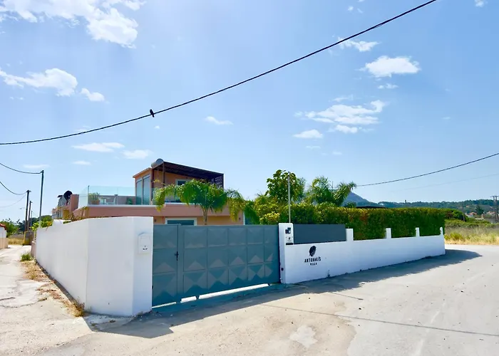 Antonakis Secret Pool & Hot Tub Hideaway Villa *