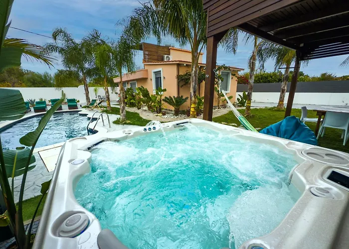 Antonakis Secret Pool & Hot Tub Hideaway Villa