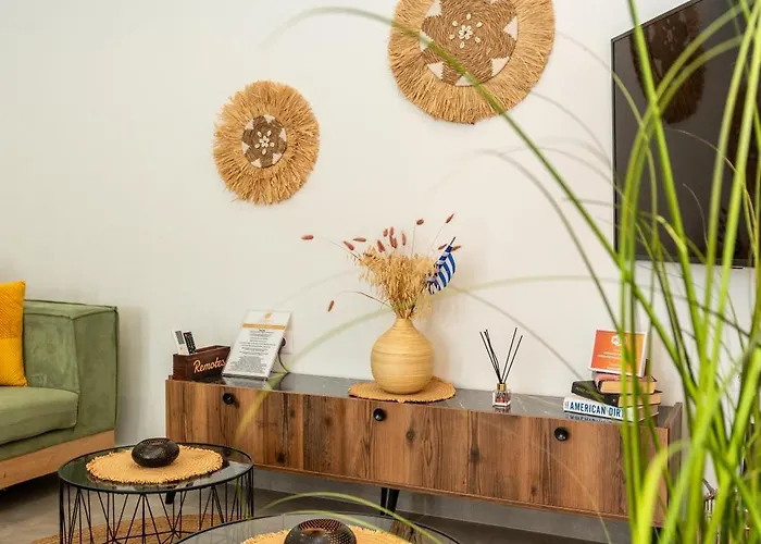 Villa Antonakis Secret Pool & Hot Tub Hideaway *