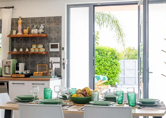 Antonakis Secret Pool & Hot Tub Hideaway Villa Kremasztí