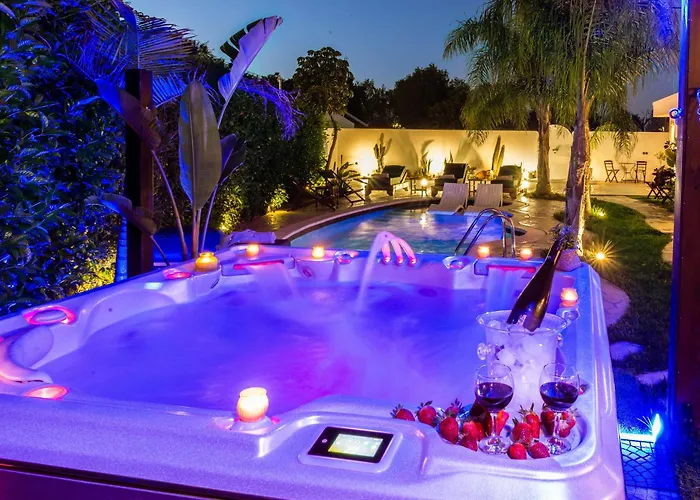 Antonakis Secret Pool & Hot Tub Hideaway Villa *
