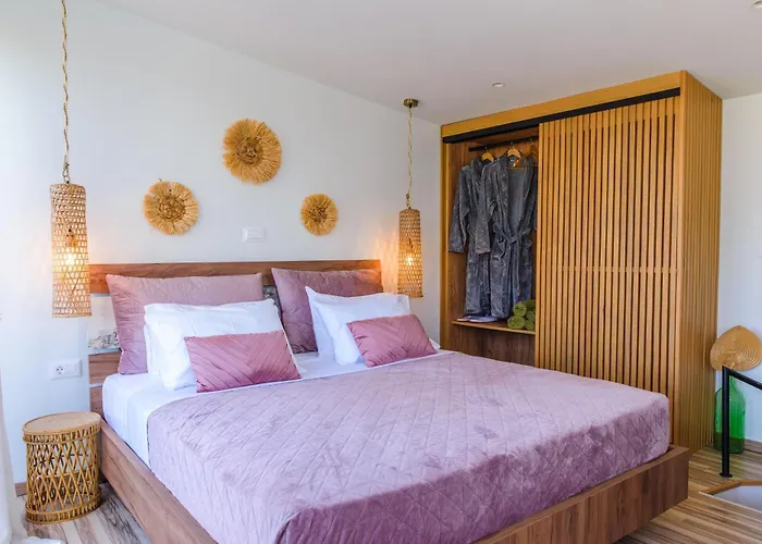 Antonakis Secret Pool & Hot Tub Hideaway * Kremasztí